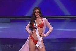 Khánh Vân trình diễn áo tắm 'thiếu lửa' ở bán kết Miss Universe 2020