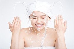 Bảo vệ da ngày hè khỏi ánh nắng mặt trời với 4 lưu ý không thể thiếu sau