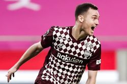 Cựu sao Barca ghi bàn vào lưới Cerezo Osaka ở phút 90+6