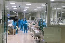 Một bác sĩ Bệnh viện Đa khoa Phúc Yên dương tính Covid-19 đang phải thở máy