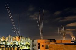 Vừa kết thúc lệnh ngừng bắn, Hamas tiếp tục dội bão lửa rocket vào Tel Aviv