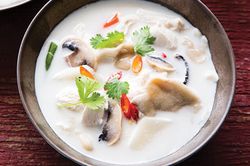 Học làm canh gà nước cốt dừa đưa cơm