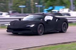 Ferrari SF90 Stradale với màu sơn đen đặc biệt