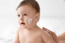 Không tùy tiện sử dụng kem bôi ngoài da