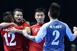 Tuyển VN ngược dòng đánh bại Iraq 2-1