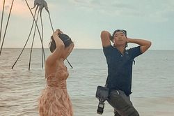 Thợ ảnh Phú Quốc bất ngờ nổi tiếng vì hướng dẫn khách tạo dáng sexy