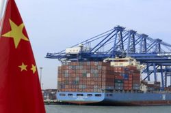 Kinh tế Trung Quốc: Phục hồi không đồng đều, xuất khẩu và đầu tư tăng mạnh, tiêu dùng yếu