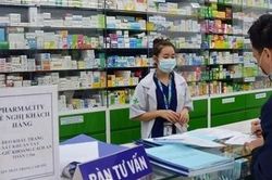Dịch Covid-19: Tại sao khi mua thuốc ho, sốt phải khai báo y tế?