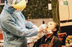 TP.HCM: Sẽ lấy mẫu xét nghiệm cho 10.000 người liên quan các ca nhiễm Covid-19 mới