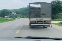 Tài xế xe tải cố tình không nhường đường cho xe cứu thương