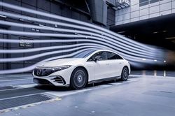 Xe điện sẽ rẻ hơn xe chạy xăng vào 2027