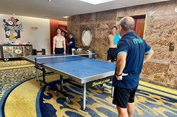Công Phượng được vợ khen bụng... hết mỡ khi lên tuyển