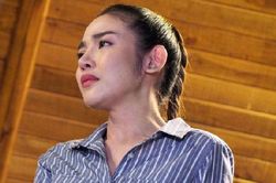 Đang ngủ thì bị chồng lôi tuột xuống đất, tôi ngây ngô hỏi nguyên nhân để rồi hóa đá trước đáp án