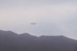 Chứng kiến người ngoài hành tinh bước ra từ UFO khiến người dân Bolivia 'choáng váng'