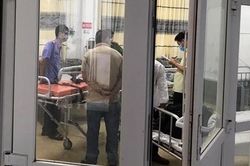 Sập tường lò gạch, 3 cháu bé bị thương vong
