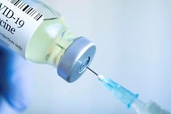 Tiêm vaccine COVID-19 cho chủ doanh nghiệp: Sở Y tế Tiền Giang nói gì?
