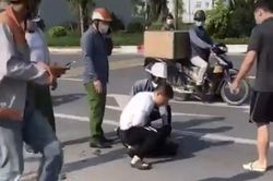 Tìm để khen thưởng người dân phối hợp cùng tài xế taxi dũng cảm bắt cướp