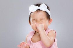 Có nên cho bé dùng kháng sinh khi bị sổ mũi?