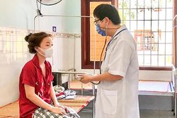 32 người nhập viện sau khi ăn bánh mì