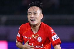 Võ Huy Toàn gắn bó với CLB TP.HCM thêm 2 năm