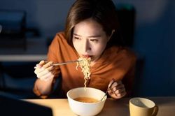 Người phụ nữ nhập viện, đổ vỡ hôn nhân sau 4 tháng sống tối giản