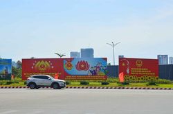Đường phố Đà Nẵng trang hoàng đón Ngày hội non sông