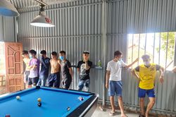 Bắc Giang: 12 nam thanh niên tụ tập chơi bi a bất chấp lệnh cấm