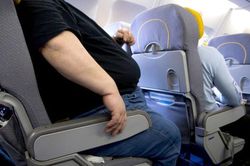 Các hãng hàng không Mỹ tính cân hành khách và tăng giá vé với người béo phì