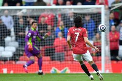 MU rơi chiến thắng trong ngày Cavani lập siêu phẩm