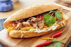 Ăn bánh mì, 26 người ở Quảng Ngãi nhập viện cấp cứu