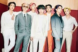 Dua Lipa 'hụt' No.1 đầu tiên trong sự nghiệp, fan lo lắng điều tương tự sẽ xảy ra với BTS