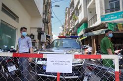 Người dân trong con hẻm tại quận 3: Sáng mở cửa ra đã thấy phong tỏa