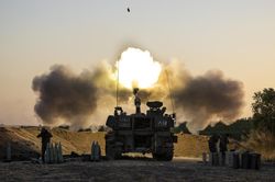 Israel ồ ạt không kích khắp Dải Gaza