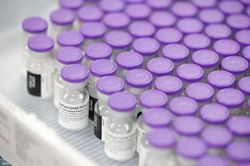 Vaccine Pfizer có thể bảo quản ở tủ đông tiêu chuẩn trong một tháng