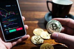 Điều gì sẽ xảy ra sau đêm kinh hoàng của tiền ảo Bitcoin?