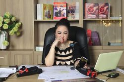 Bà Phương Hằng tố ông Võ Hoàng Yên chữa bệnh làm chết người: Mẹ nạn nhân lên tiếng