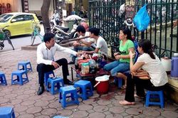 Cần giải tỏa những quán nước vỉa hè ở đường Đặng Phúc Thông