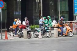 TPHCM chỉ đạo khẩn đối với dịch vụ giao đồ ăn, vận chuyển hành khách
