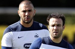 Phản ứng của Valbuena khi Benzema trở lại tuyển Pháp