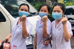 Bác sĩ ở Bắc Giang không nhận ra đồng nghiệp vì mặc đồ bảo hộ kín mít