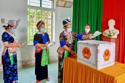 Hôm nay (21/5), cử tri vùng cao Nghệ An đi bỏ phiếu sớm