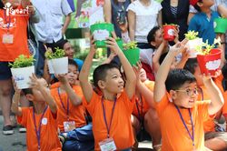 Con nghỉ Hè mùa COVID, phụ huynh đau đầu tìm cách thích nghi