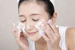 3 sai lầm khi lầm khi làm sạch da mặt