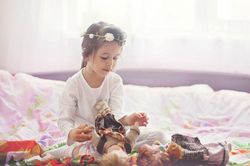Top 10 điều cha mẹ nhất định phải dạy con gái trong thời hiện đại