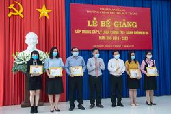 An Giang: Bế giảng lớp Trung cấp Lý luận Chính trị- Hành chính B136, niên khóa 2019- 2021