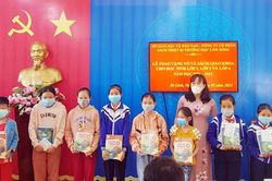 Giáo viên và sách giáo khoa mới