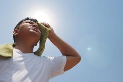 Nguy cơ đột quỵ, ung thư da vì nắng nóng
