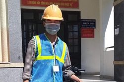 Thanh niên bịt mắt lái xe bị tước bằng 3 tháng