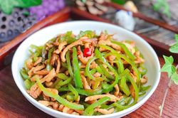 Ớt xanh xào ức gà, món ăn cực bổ lại giúp giảm cân mùa hè