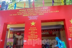 Hà Nội phun khử khuẩn phòng dịch COVID-19 tại các điểm bầu cử